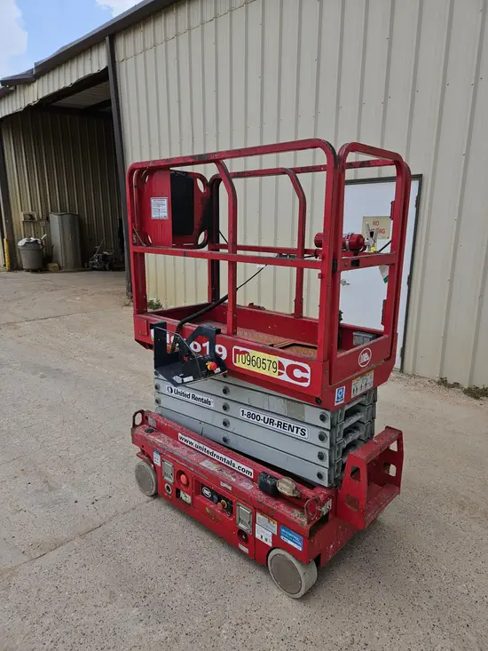 2019 MEC MICRO 19 Scissor Lift