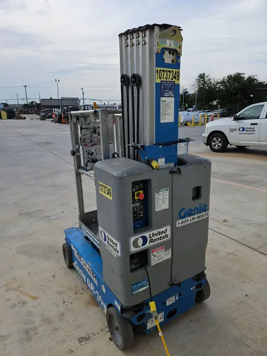 2018 Genie GR-20 Self-Propelled One-Person Lift
