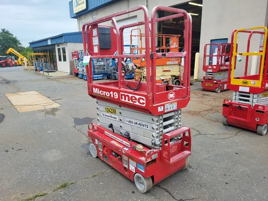 2019 MEC MICRO 19 Scissor Lift