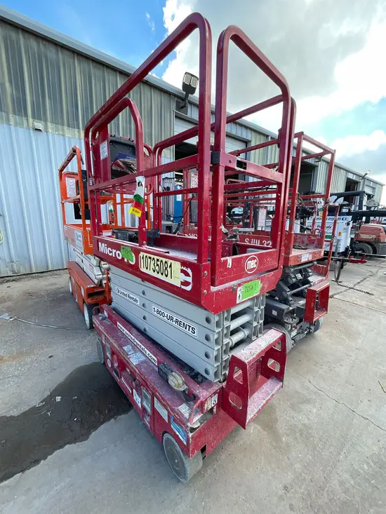 2018 MEC MICRO 19 Scissor Lift