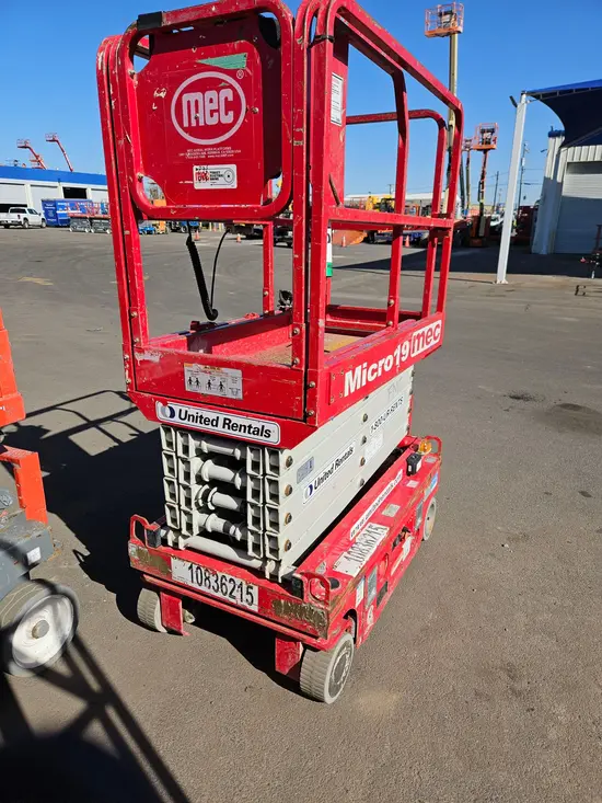 2018 MEC MICRO 19 Scissor Lift