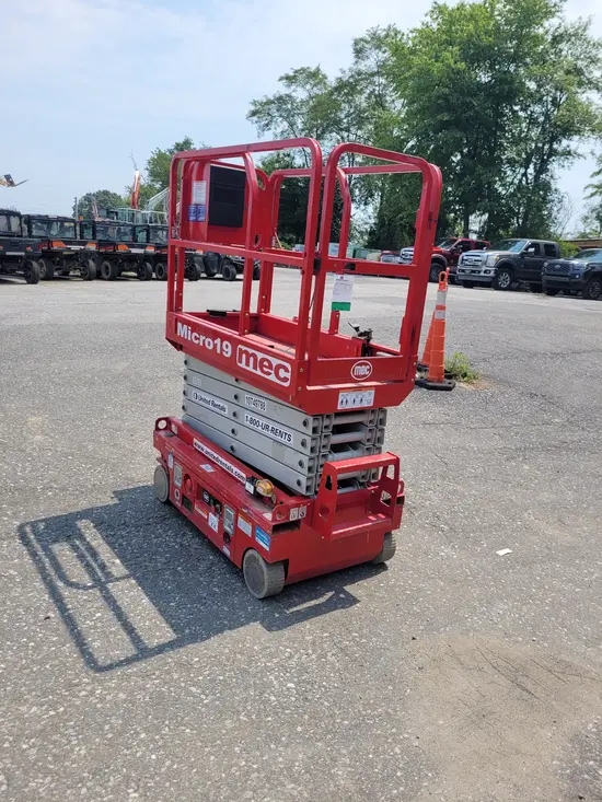 2018 MEC MICRO 19 Scissor Lift
