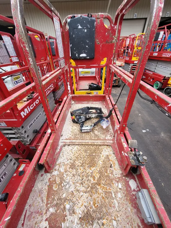 2018 MEC MICRO 19 Scissor Lift