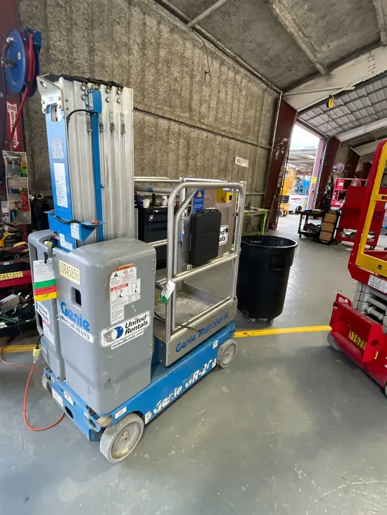 2018 Genie GR-20 Self-Propelled One-Person Lift