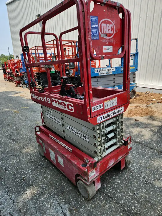 2018 MEC MICRO 19 Scissor Lift