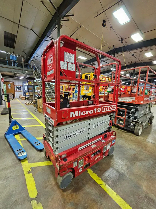 2018 MEC MICRO 19 Scissor Lift