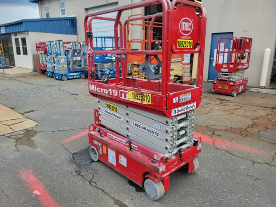 2019 MEC MICRO 19 Scissor Lift
