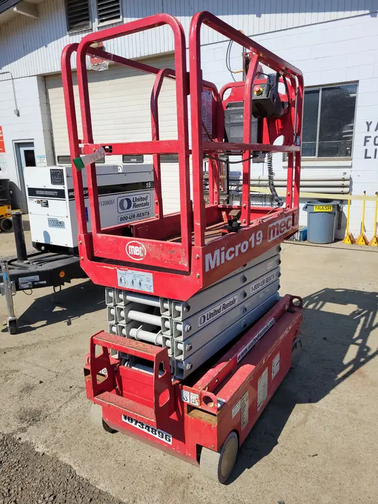 2018 MEC MICRO 19 Scissor Lift