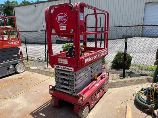 2018 MEC MICRO 19 Scissor Lift