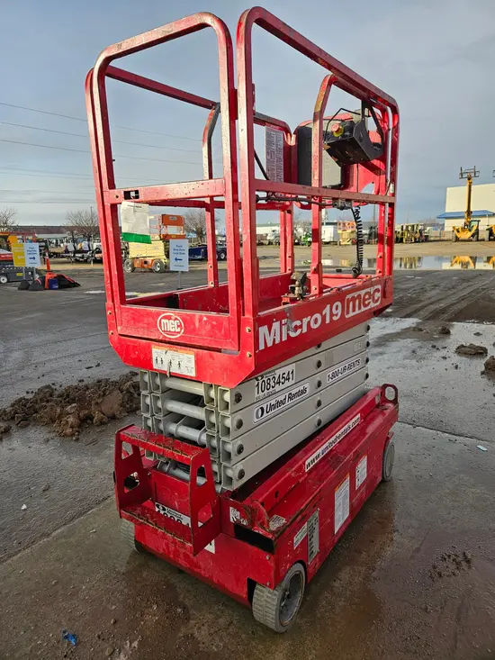2018 MEC MICRO 19 Scissor Lift