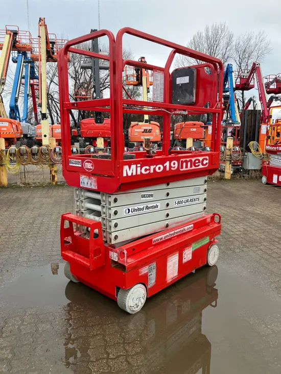 2018 MEC MICRO 19 Scissor Lift