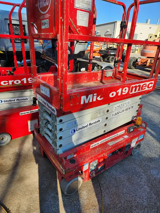 2019 MEC MICRO 19 Scissor Lift