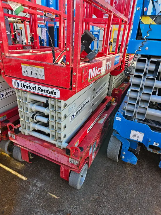 2019 MEC MICRO 19 Scissor Lift