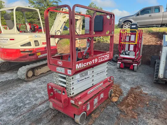 2019 MEC MICRO 19 Scissor Lift