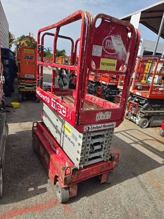 2018 MEC MICRO 19 Scissor Lift