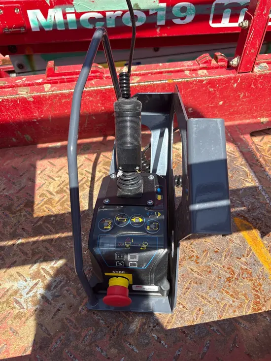 2019 MEC MICRO 19 Scissor Lift
