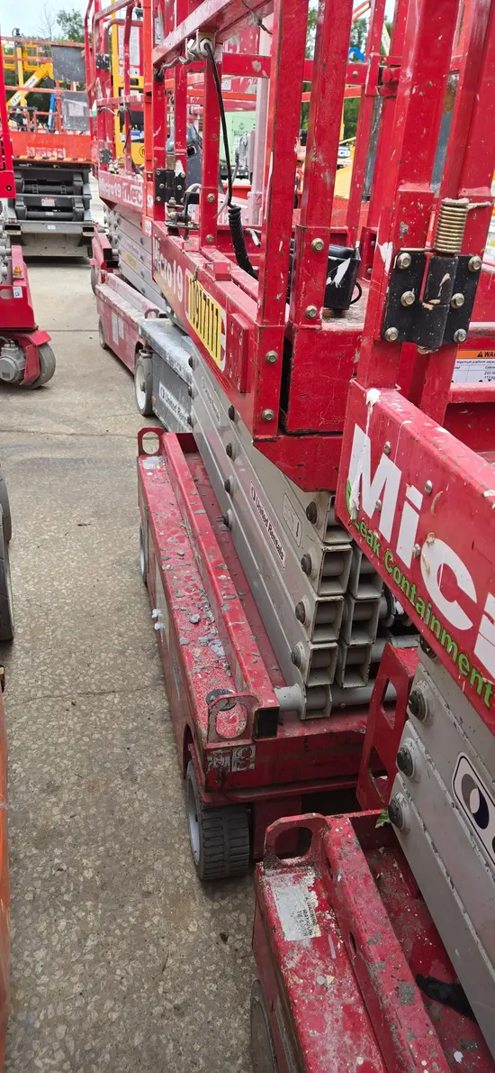 2019 MEC MICRO 19 Scissor Lift
