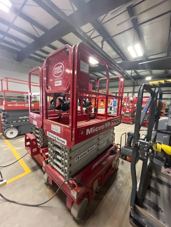2018 MEC MICRO 19 Scissor Lift