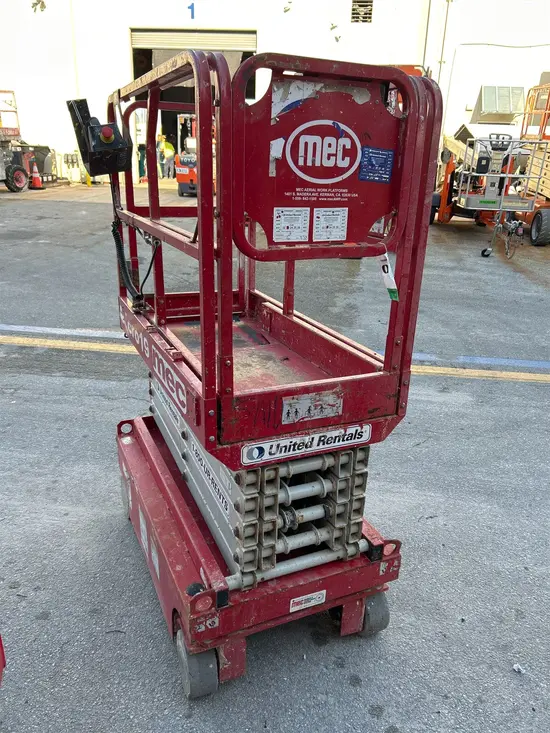2017 MEC MICRO 19 Scissor Lift