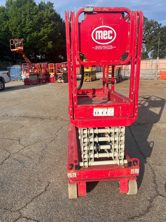 2018 MEC MICRO 19 Scissor Lift