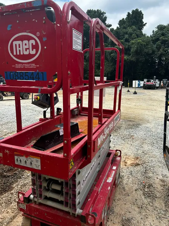 2019 MEC MICRO 19 Scissor Lift