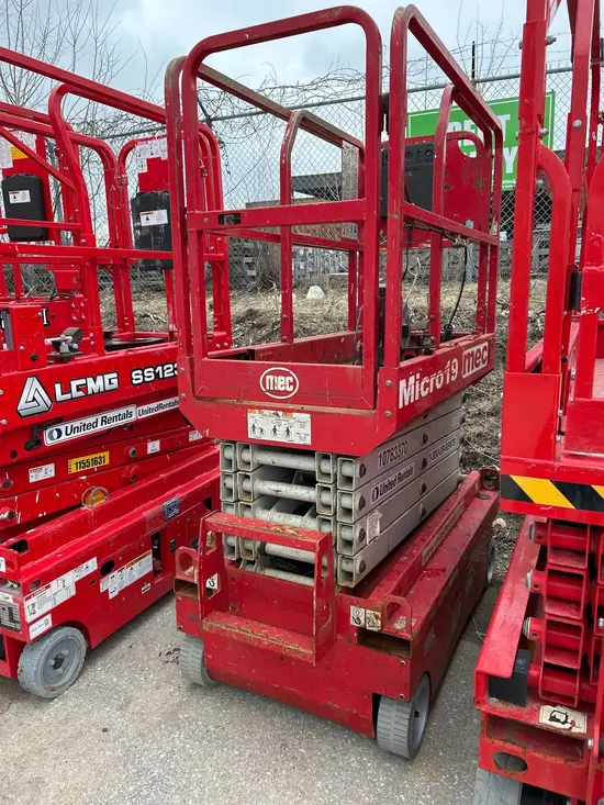 2018 MEC MICRO 19 Scissor Lift