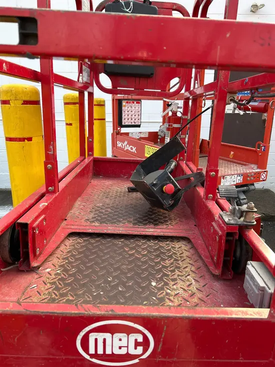 2018 MEC MICRO 19 Scissor Lift