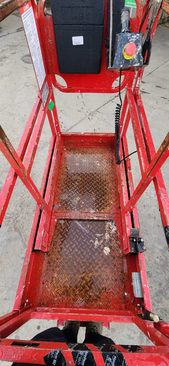 2018 MEC MICRO 19 Scissor Lift