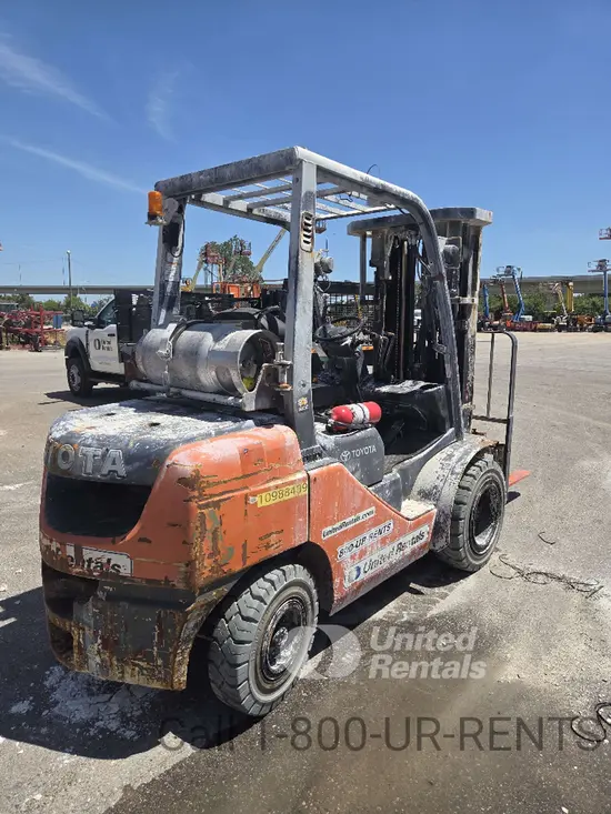 2019 Toyota 8FGU30 Warehouse Forklift