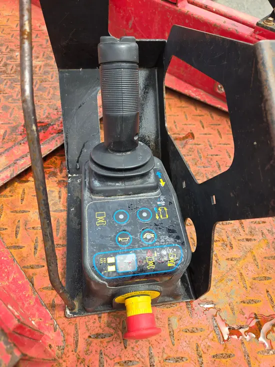 2019 MEC MICRO 19 Scissor Lift