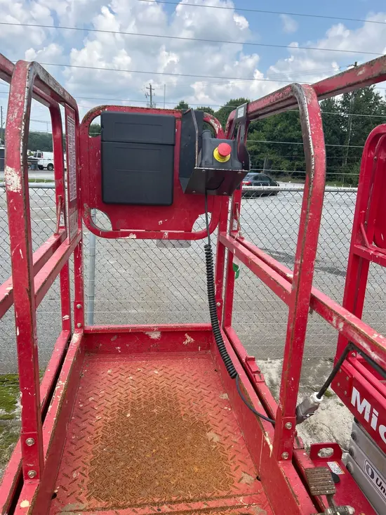 2019 MEC MICRO 19 Scissor Lift