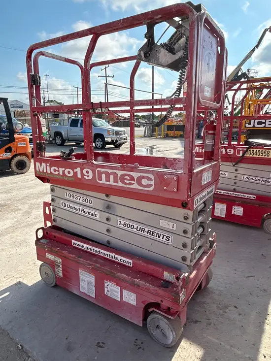 2019 MEC MICRO 19 Scissor Lift