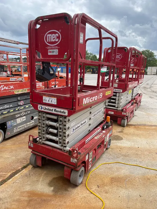 2019 MEC MICRO 19 Scissor Lift