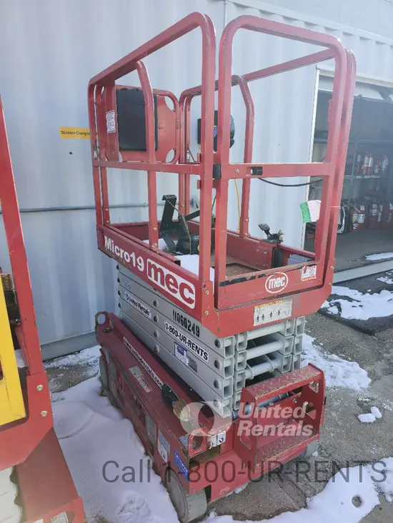 2020 MEC MICRO 19 Scissor Lift