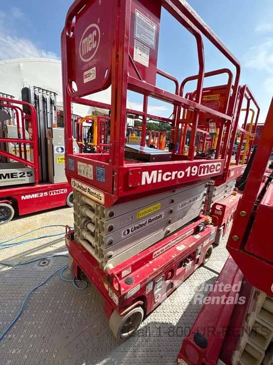 2018 MEC MICRO 19 Scissor Lift