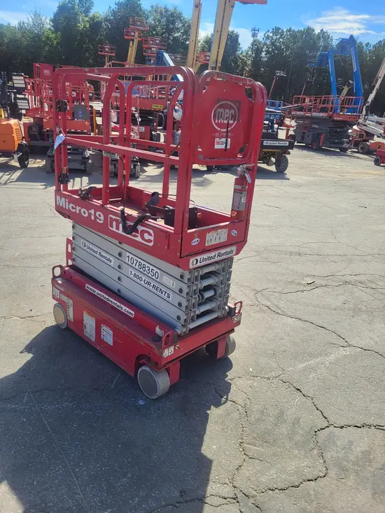2018 MEC MICRO 19 Scissor Lift