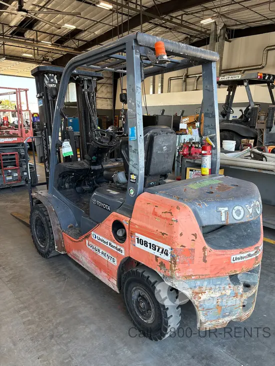 2018 Toyota 8FDU25 Warehouse Forklift