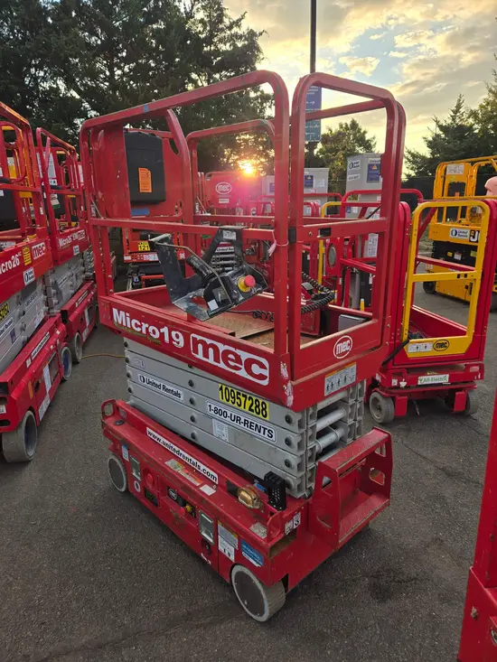 2019 MEC MICRO 19 Scissor Lift