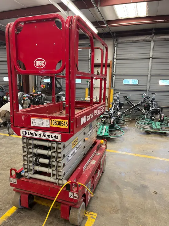 2018 MEC MICRO 19 Scissor Lift