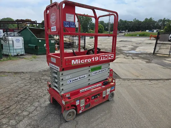 2019 MEC MICRO 19 Scissor Lift