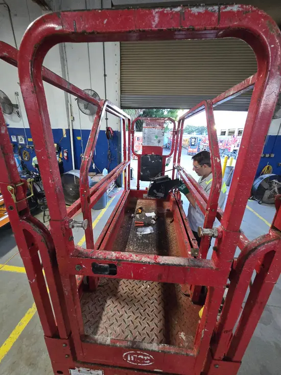 2019 MEC MICRO 26 Scissor Lift