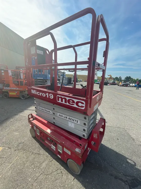 2018 MEC MICRO 19 Scissor Lift