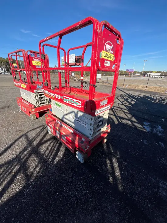 2019 MEC MICRO 19 Scissor Lift