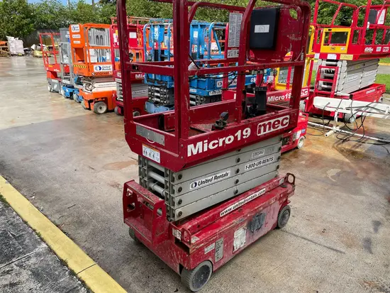 2018 MEC MICRO 19 Scissor Lift