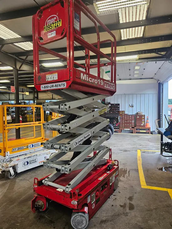 2019 MEC MICRO 19 Scissor Lift