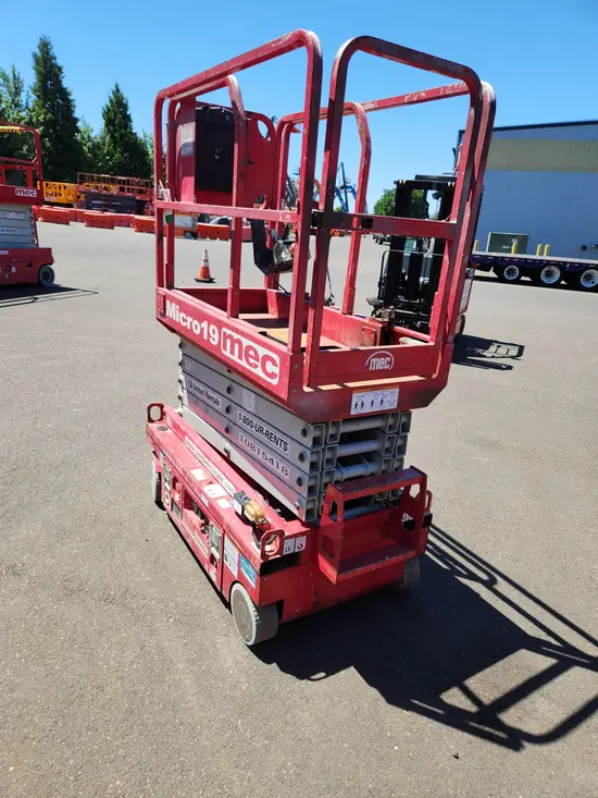 2018 MEC MICRO 19 Scissor Lift