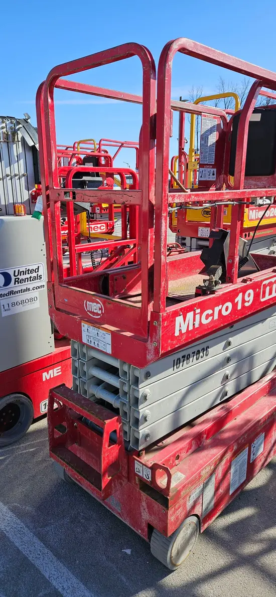 2018 MEC MICRO 19 Scissor Lift