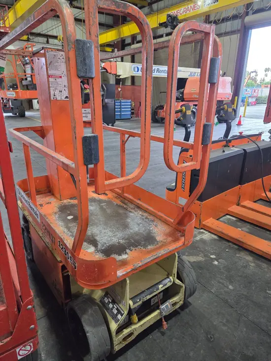 2019 JLG 1230ES Self-Propelled One-Person Lift