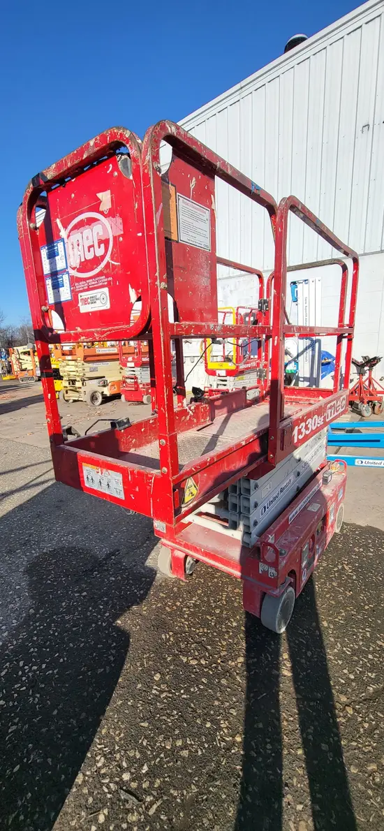 2018 MEC 1330SE Scissor Lift