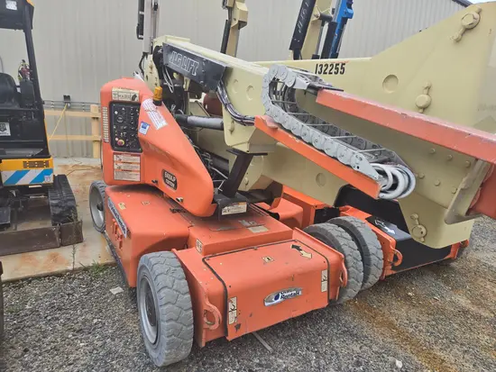 2013 JLG E400AJPN Articulating Boom Lift